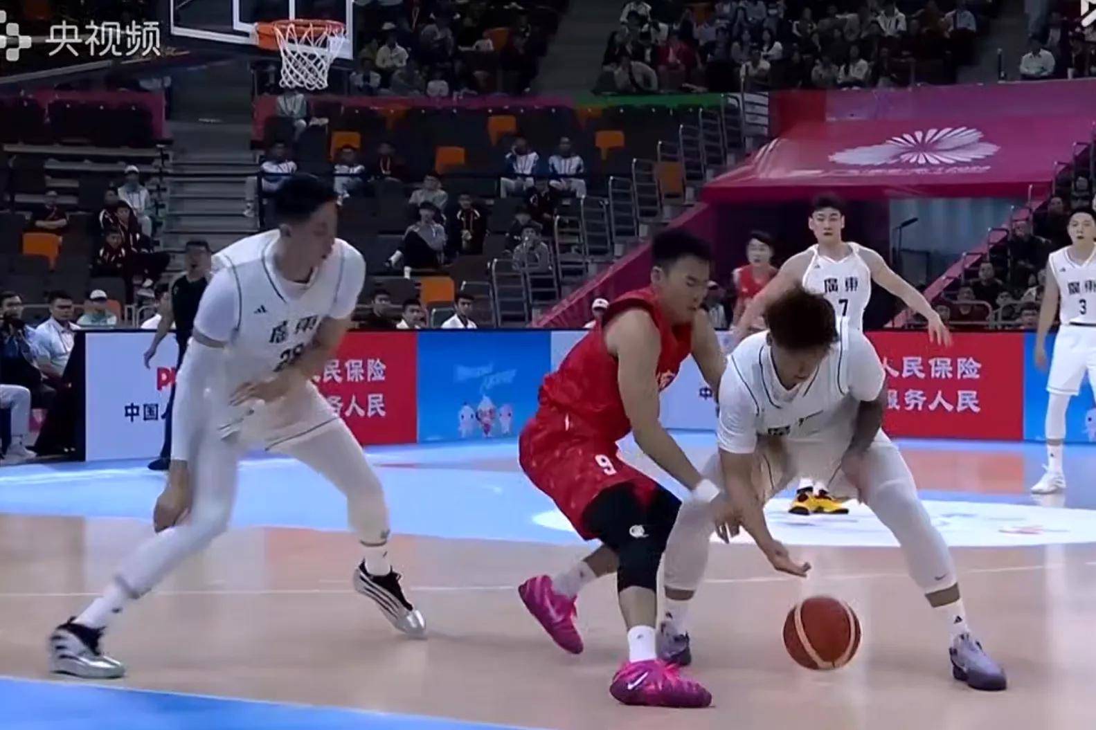 开云体育-山东男篮关键时刻伤情更新;志在欧超杯名次提升;信心回归;身体对抗强度拉满的简单介绍